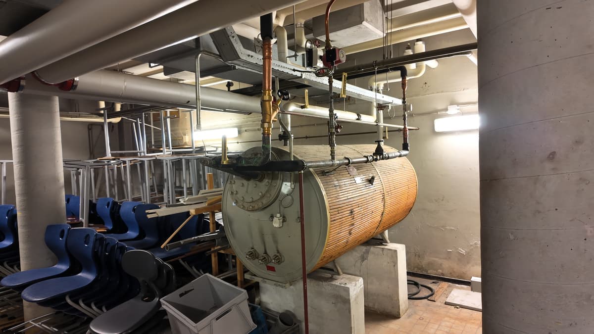 Antieke boiler uit 1962 nog in gebruik op school